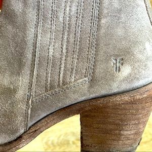 FRYE / Alton Chelsea Ankle Boot / Grey Suede Leather /  Size 8.5